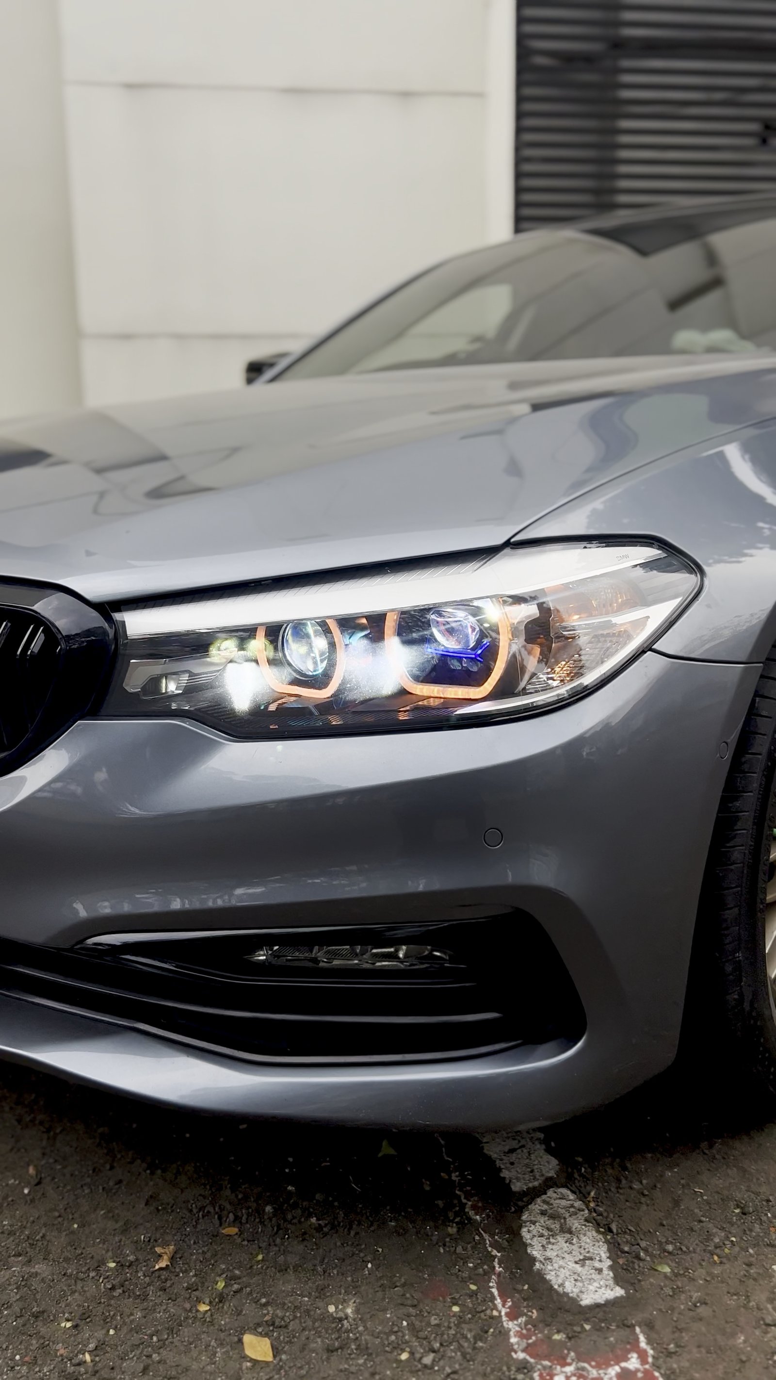 Elegance Meet Extreme Illumination