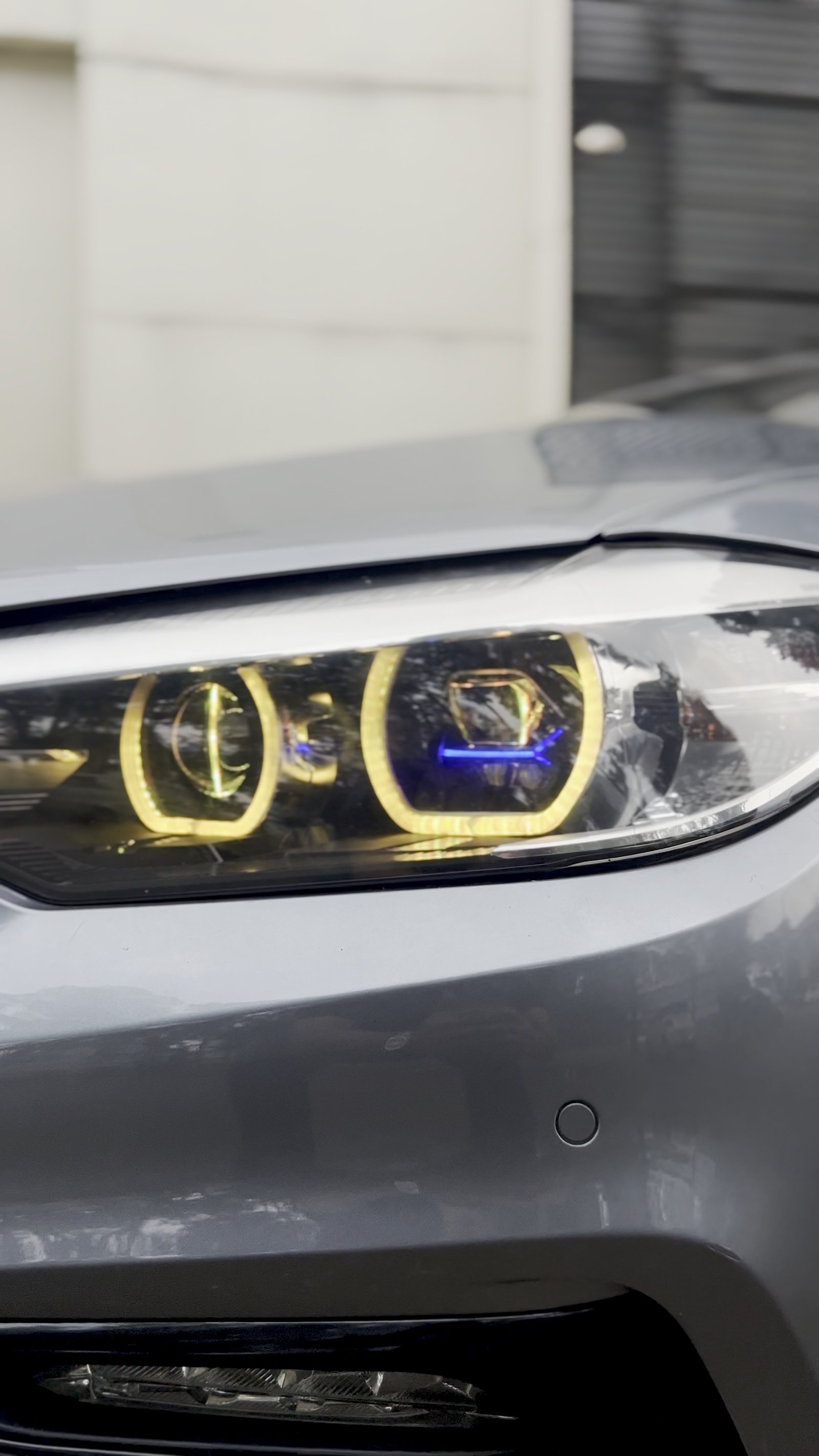 Elegance Meet Extreme Illumination