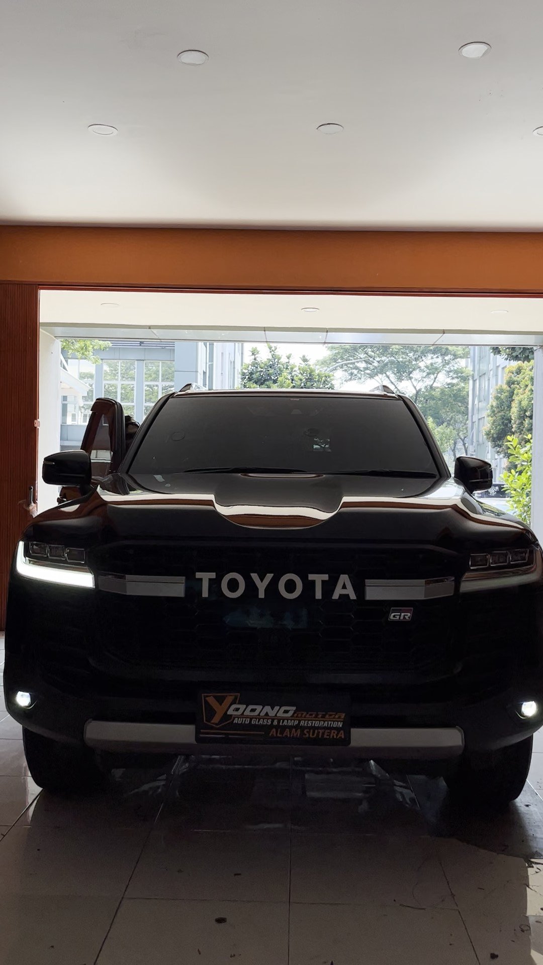 Land Cruiser Pencahayaan Gahar, Tampil Berwibawa