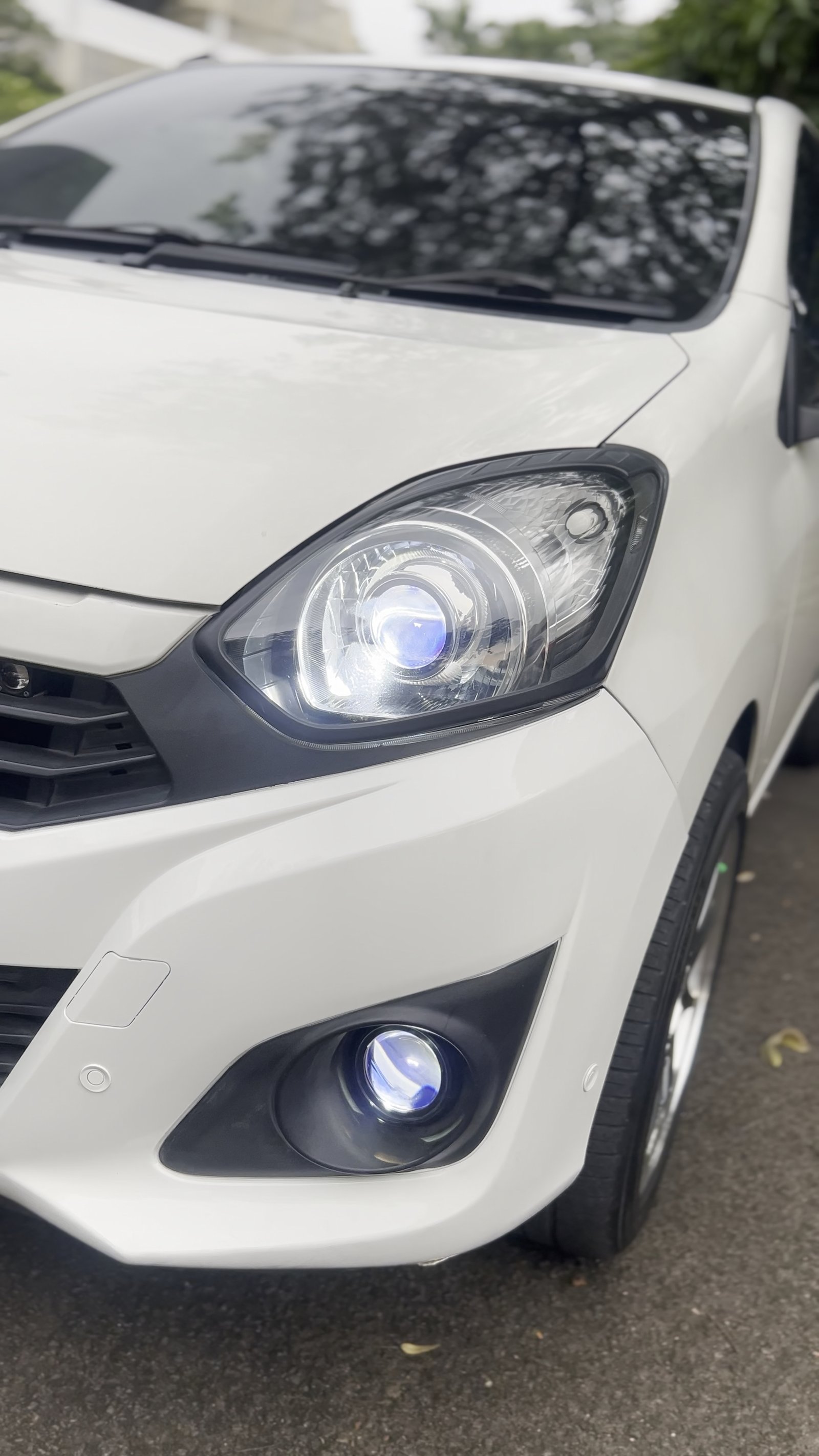 Tampil Manis, Sinar Sadis